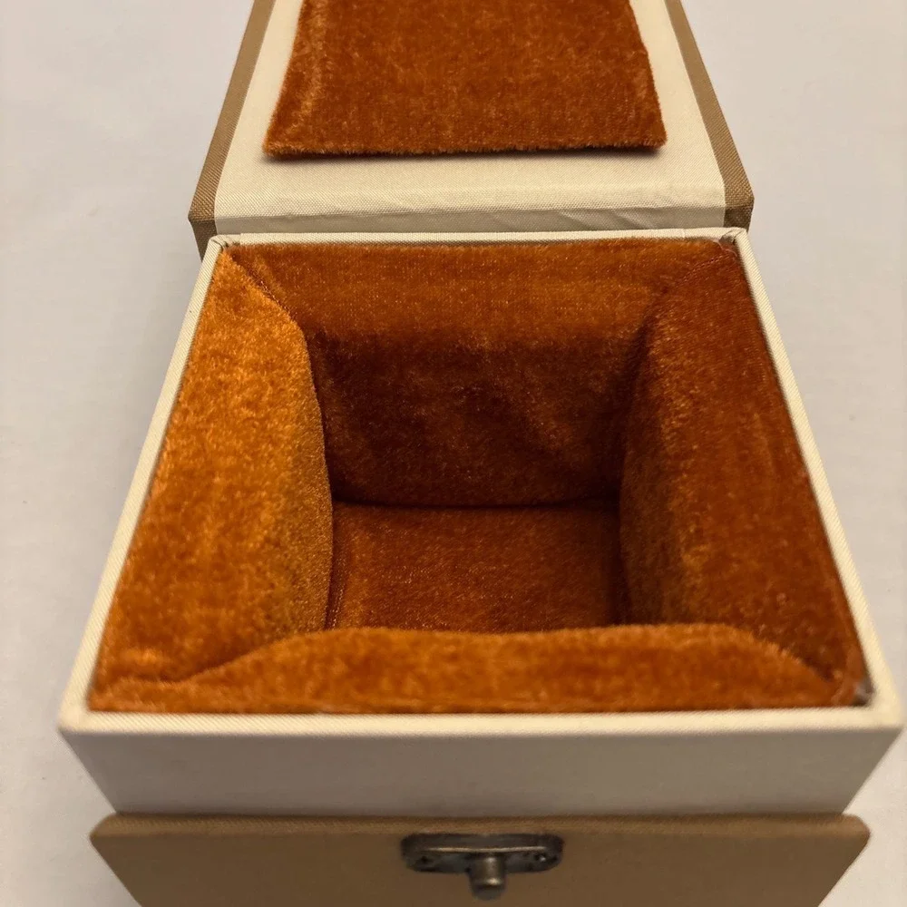TENMOKUS Textured Jewelry Box Decorative Keepsake Display Clasp LinedTrinket Box